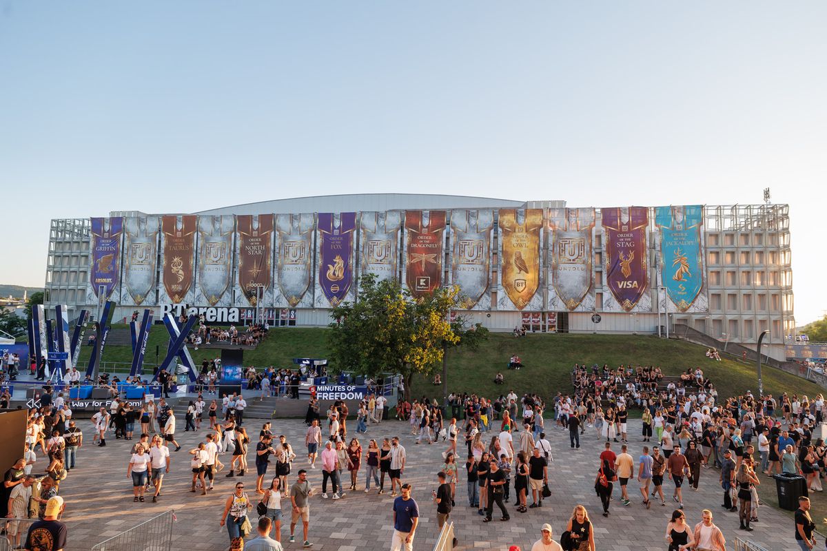 STOP spectacolelor de manele într-o sală polivalentă din România