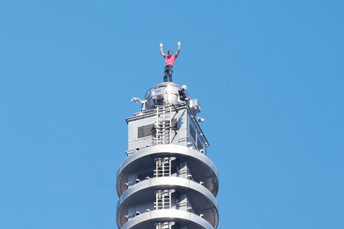 Performanță ULUITOARE! Cerul e limita » A reușit să escaladeze un zgârie-nori din Taiwan de 508 metri FĂRĂ coardă, în doar 95 de minute