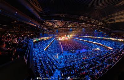 STOP spectacolelor de manele într-o sală polivalentă din România