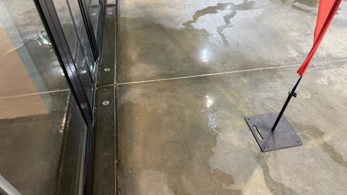 Plouă prin tavanul Arenei Naționale înainte de FCSB - CFR Cluj