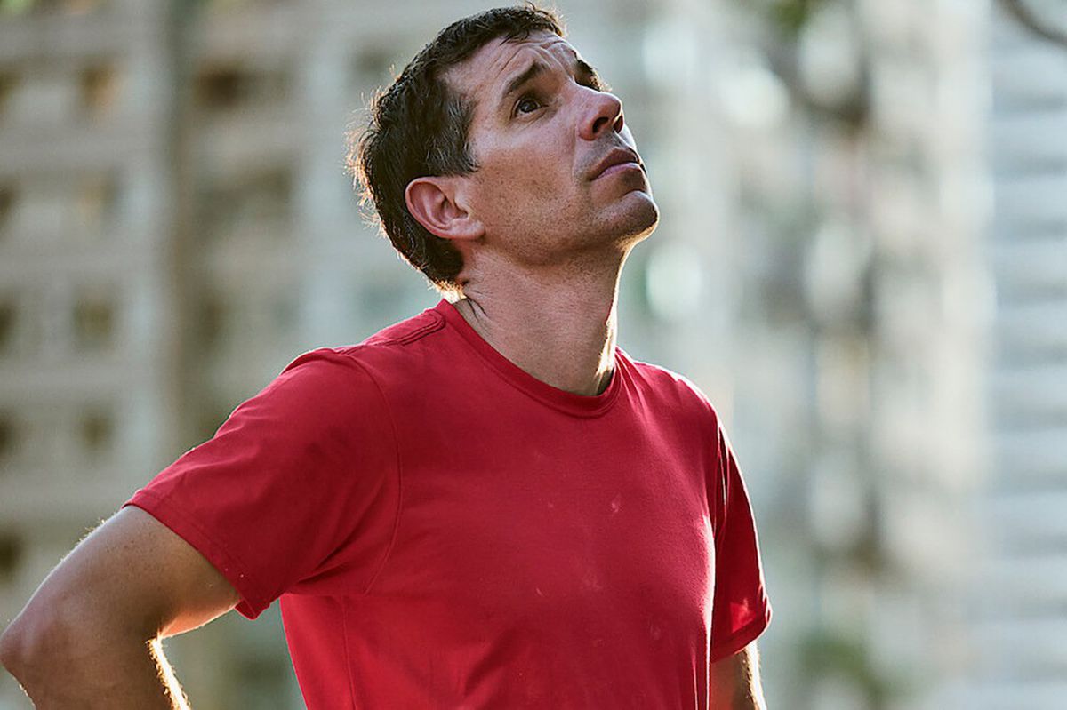 Performanță ULUITOARE! Cerul e limita » A reușit să escaladeze un zgârie-nori din Taiwan de 508 metri FĂRĂ coardă, în doar 95 de minute