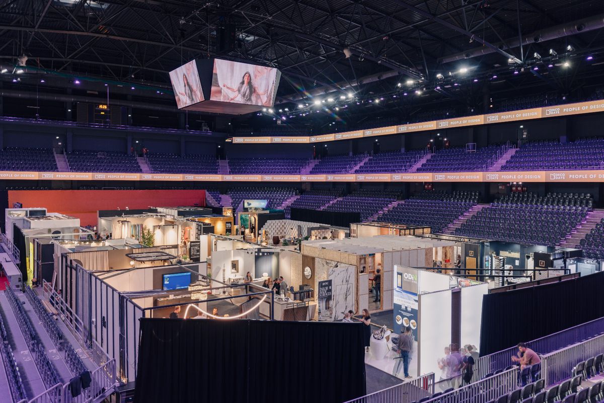 STOP spectacolelor de manele într-o sală polivalentă din România