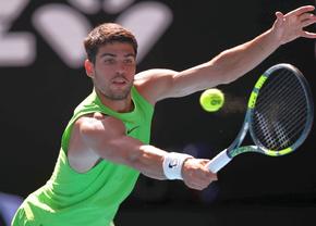 Carlos Alcaraz trece ca taifunul la Australian Open » Este în sferturi fără set pierdut