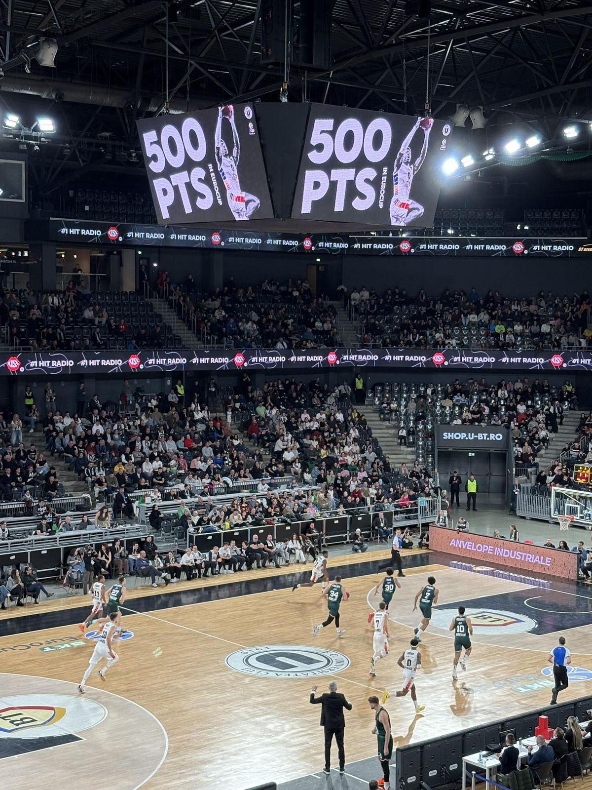 STOP spectacolelor de manele într-o sală polivalentă din România