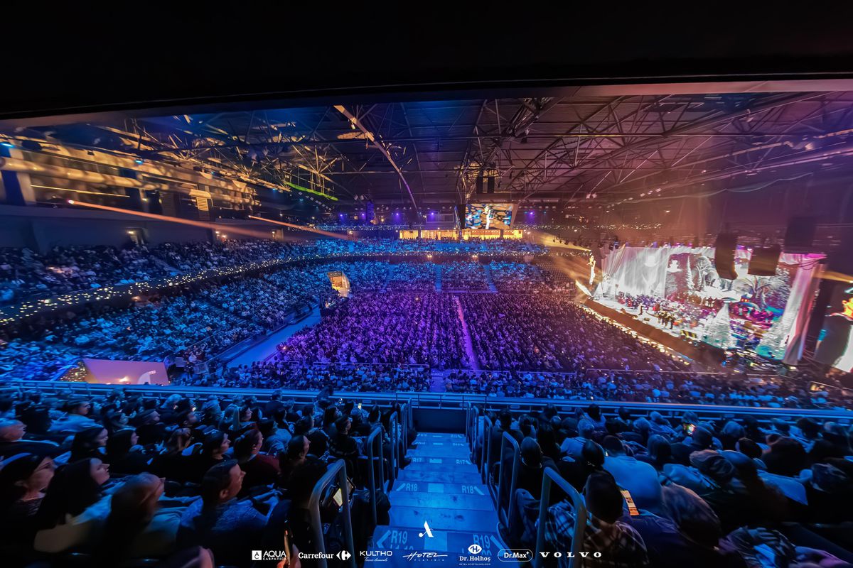 STOP spectacolelor de manele într-o sală polivalentă din România