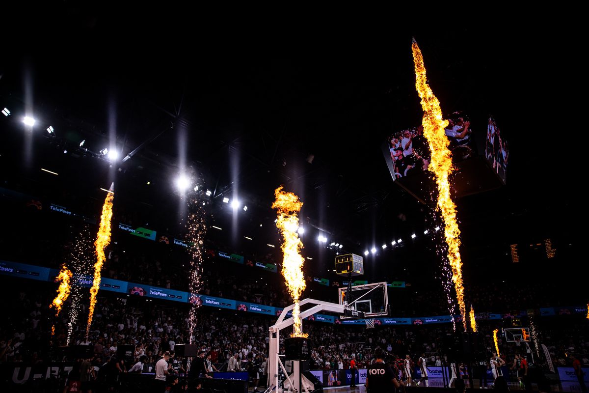 STOP spectacolelor de manele într-o sală polivalentă din România