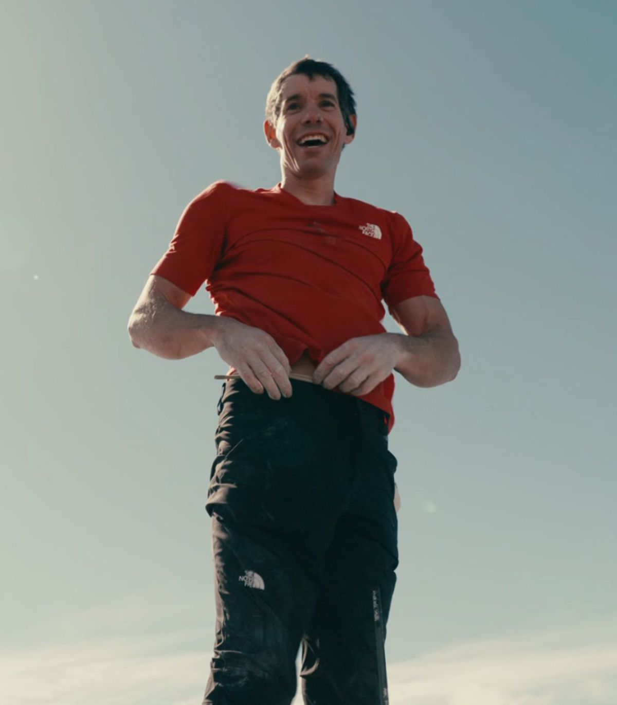 Performanță ULUITOARE! Cerul e limita » A reușit să escaladeze un zgârie-nori din Taiwan de 508 metri FĂRĂ coardă, în doar 95 de minute