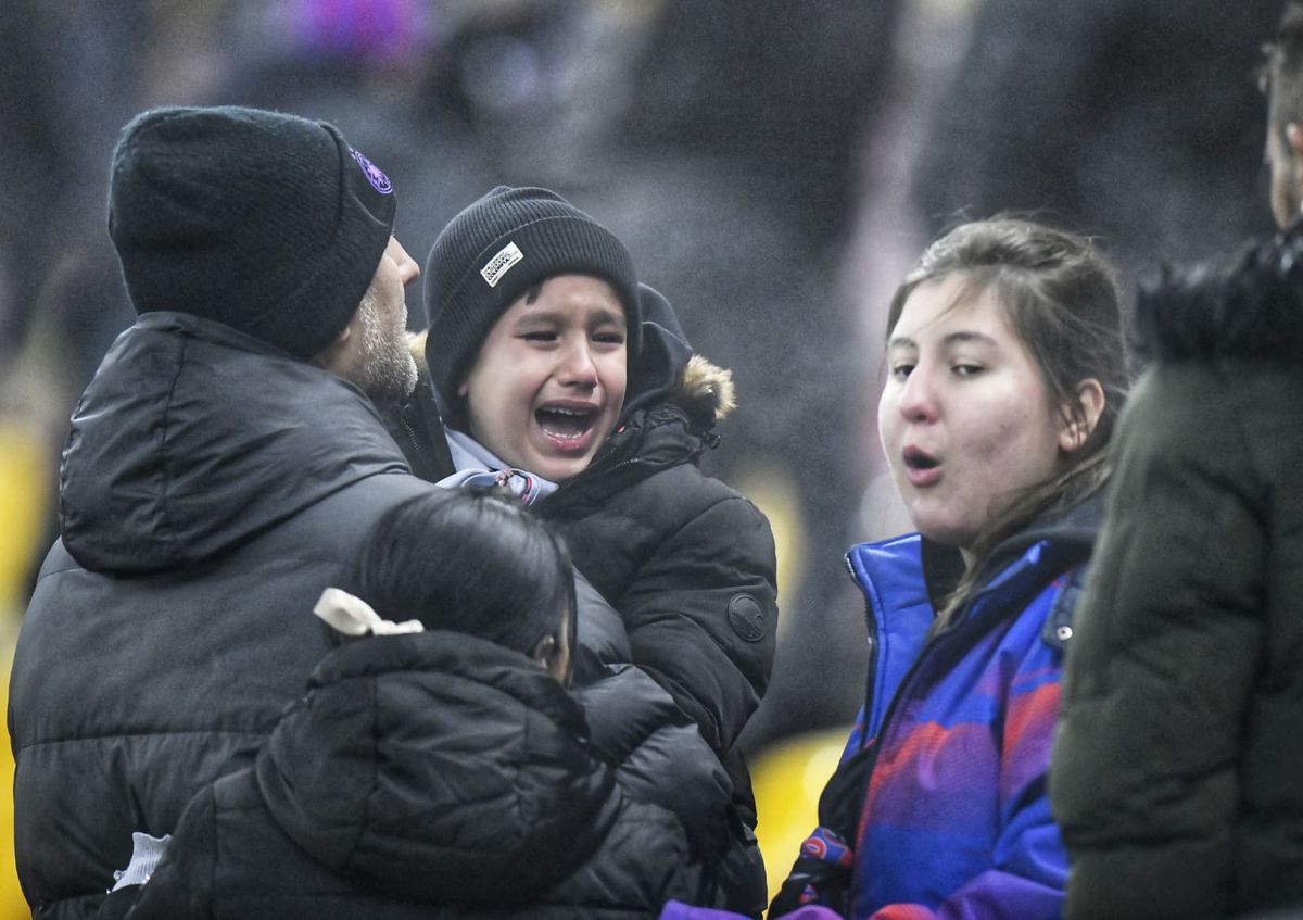 Peluza Nord FCSB fierbe! » Cine a intervenit și i-a oprit pe ultrași să nu le vandalizeze mașinile jucătorilor: „Vă credeți vedete. Prea multă aroganță”