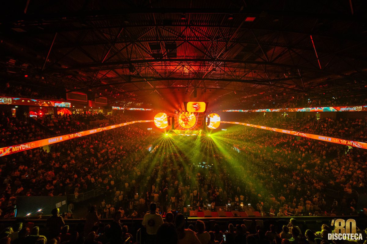 STOP spectacolelor de manele într-o sală polivalentă din România