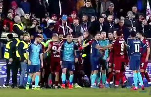 RAPID - TURRIS // FOTO + VIDEO Eliminarea lui Voicu a declanșat HAOSUL! Fanii Rapidului au atacat jucătorii adverși » A intervenit și Jandarmeria!