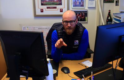 ISLANDA - ROMÂNIA // EXCLUSIV Islandezii au stat de vorbă cu GSP: „Terenul nu va fi bun, dar tot aici jucăm și noi” + „Knattspyrnufelag e cea mai bună echipă de la noi, a voastră care e?”