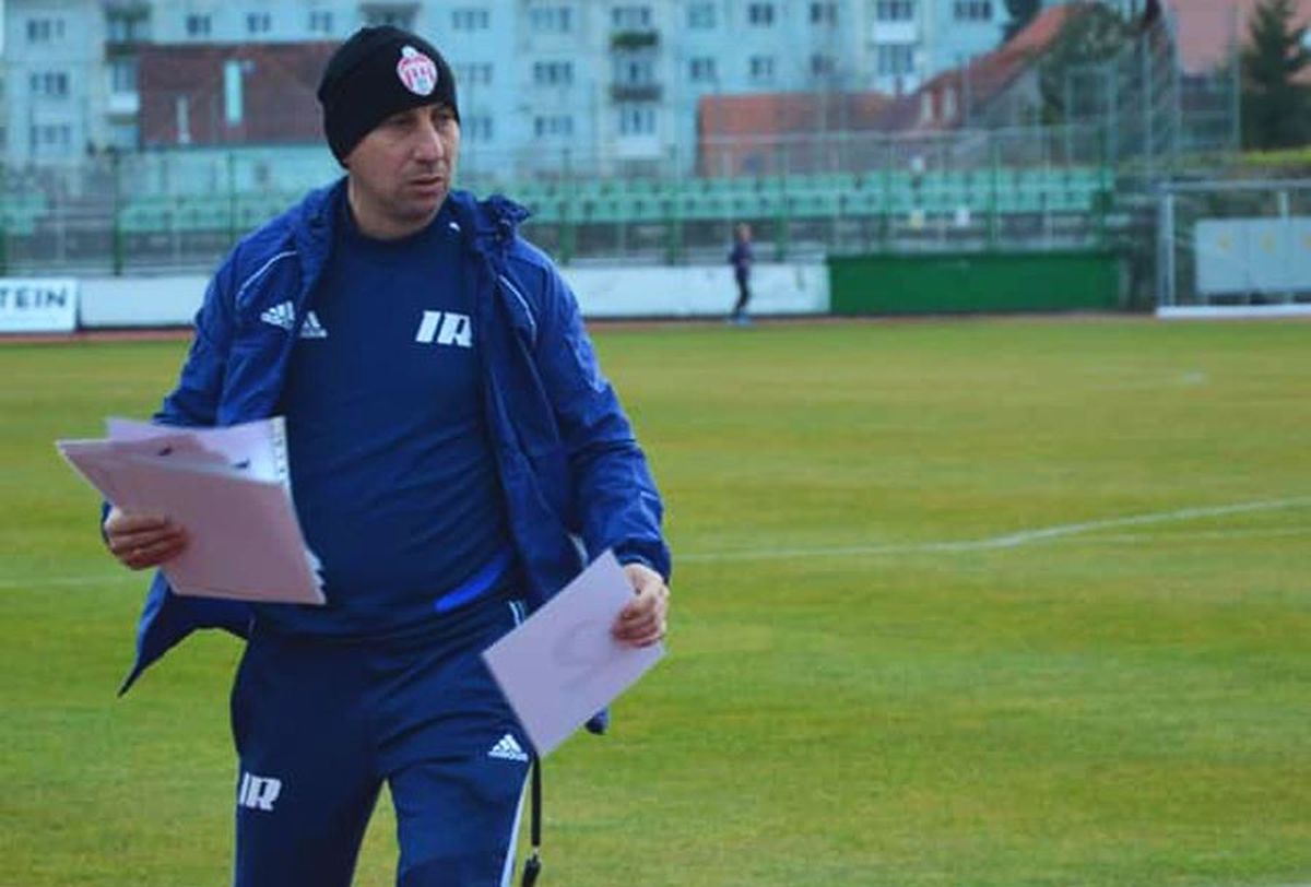 EXCLUSIV VIDEO Robert Ilyes, antrenor-jucător la 47 de ani: „Ne doare când auzim scandări xenofobe! Trăim în România, muncim și plătim impozite aici!” + povești savuroase cu George Copos