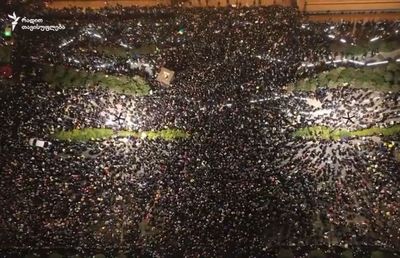 Război în Ucraina » Imagini impresionante din Tbilisi: zeci de mii de oameni cer pacea