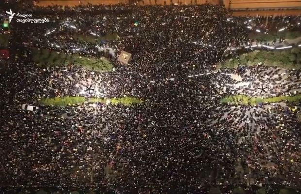 Război în Ucraina » Imagini impresionante din Tbilisi: zeci de mii de oameni cer pacea