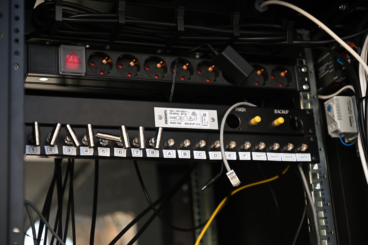 Au mai rămas 4 luni până la primul meci cu VAR din România » Poftiți în Mercedes! GSP a vizitat astăzi studioul unde vor fi analizate fazele