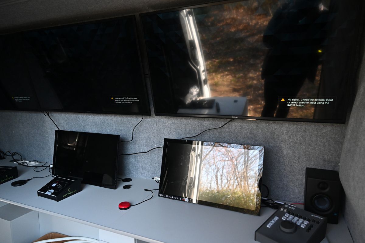 Au mai rămas 4 luni până la primul meci cu VAR din România » Poftiți în Mercedes! GSP a vizitat astăzi studioul unde vor fi analizate fazele