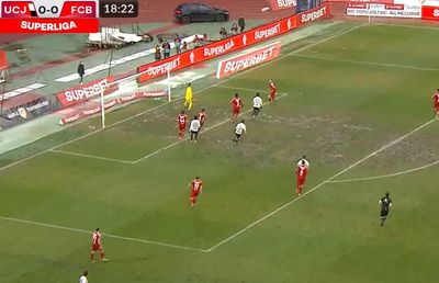 Au revenit în noroi » Cum a arătat gazonul de pe Cluj Arena la meciul Universității cu Botoșani