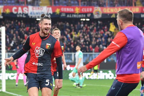 Radu Drăgușin (21 de ani) a marcat un gol extrem de important pentru Genoa, în victoria cu Spal, 3-0/ foto Imago Images