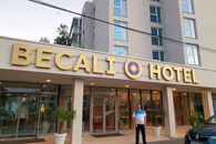 Gigi transformă FCSB în TCAB » Becali a lipit sigla echipei de fotbal pe hotelul pe care îl deține pe litoral: a schimbat doar literele 