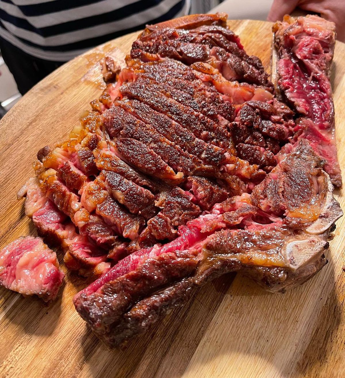 Omul momentului în UFC a sărbătorit titlul la restaurantul fiicei lui Florentino Perez » Cum arată și cât costă delicatesele