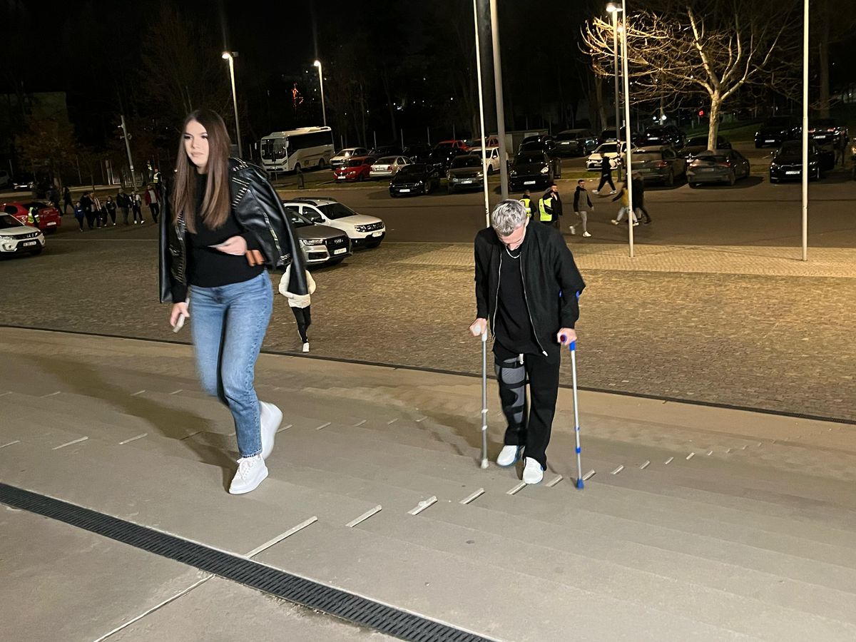 Titularul de la FCSB, apariție în premieră după accidentare » A venit în cârje la Arena Națională