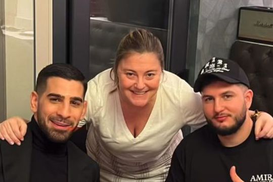 Ilia Topuria, alături de prietenul său, artistul Omar Montes și de Maria Angeles, fiica lui Florentino Perez. Foto: Instagram