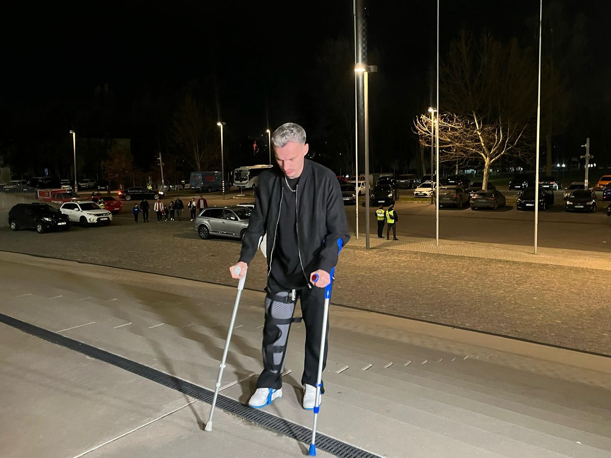 Titularul de la FCSB, apariție în premieră după accidentare » A venit în cârje la Arena Națională