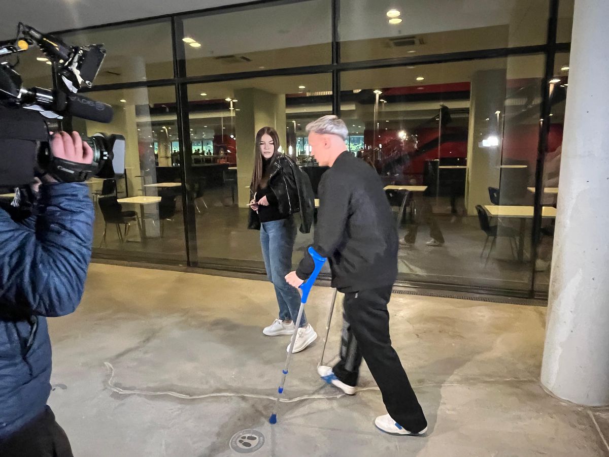 Titularul de la FCSB, apariție în premieră după accidentare » A venit în cârje la Arena Națională