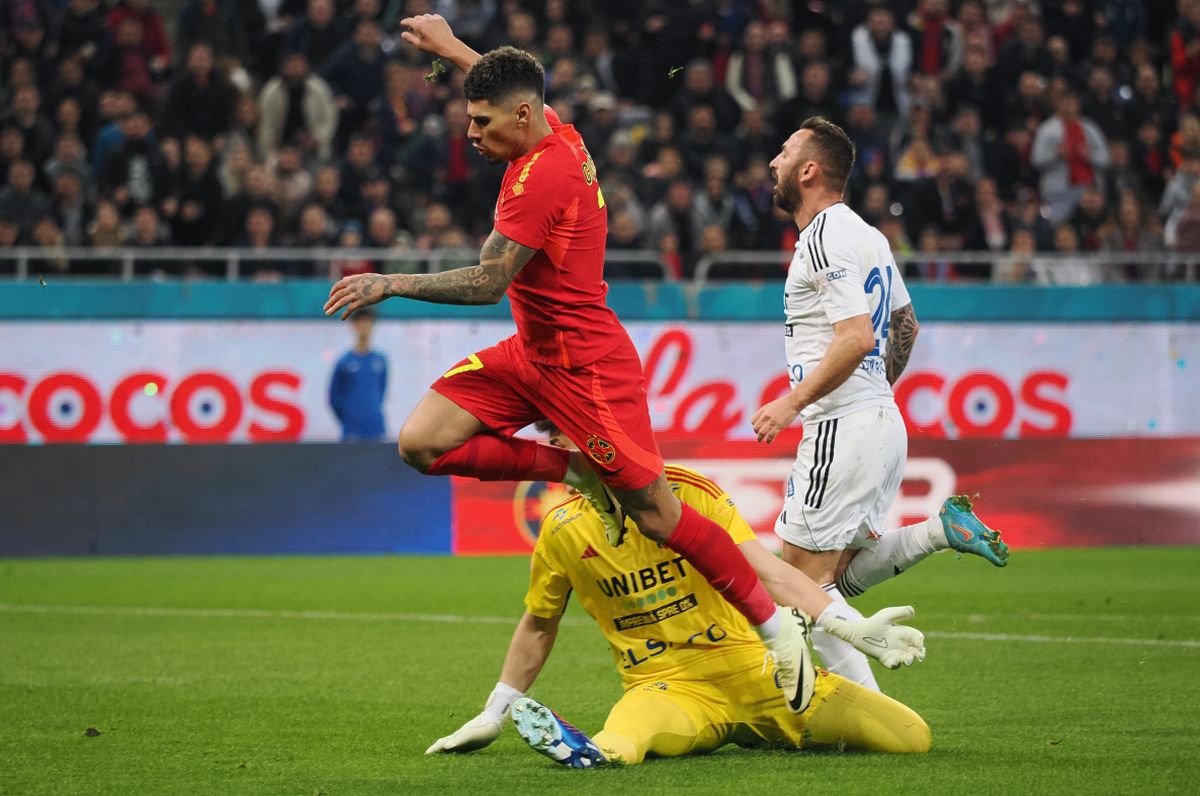 Thriller cu 5 goluri și 3 „roșii” pe Arena Națională » FCSB învinge cu emoții ultima clasată și se distanțează în fruntea Superligii! Clasamentul ACUM