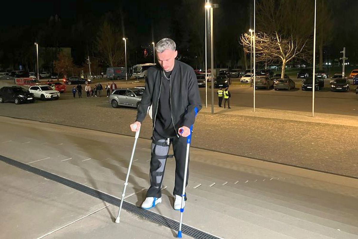 Titularul de la FCSB, apariție în premieră după accidentare » A venit în cârje la Arena Națională