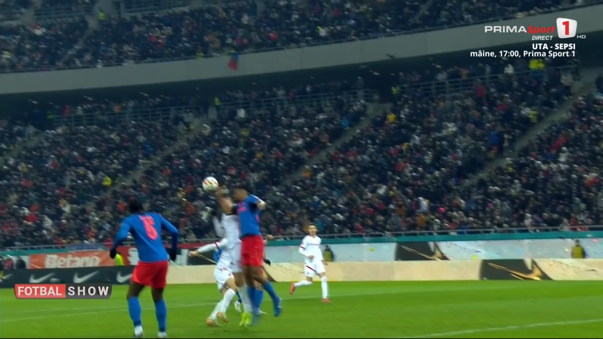 Momentul în care Ngezana a atins mingea cu mâna în FCSB - Dinamo