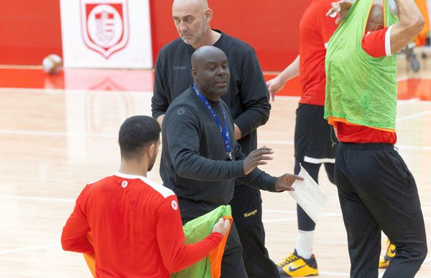 Dinamo rămâne fără antrenor! Motivele „rupturii” din Ștefan cel Mare și cine l-ar putea înlocui