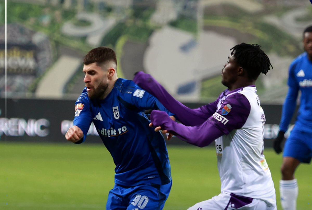 Gafă de proporții în FCU Craiova - FC Argeș » Atacantul a respins mingea ca la volei, iar arbitrul a dictat imediat penalty