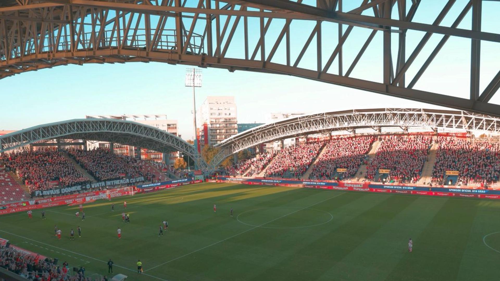 Jucători FCSB și UTA Arad în duel pe stadionul Francisc Neuman plin, meci decisiv pentru play-out în Superliga România. | sursa foto: Gazeta Sporturilor Jucători FCSB și UTA Arad în duel pe stadionul Francisc Neuman plin, meci decisiv pentru play-out în Superliga România. | sursa foto: Gazeta Sporturilor