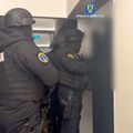 Poliția Română a efectuat 34 de percheziții domiciliare privind implicarea în trucarea de meciuri la Liga 3. Conform anunțului autorităților, 21 de persoane au fost ridicate și conduse la audieri