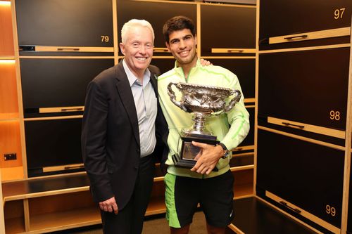 Craig Tiley, directorul Australian Open, alături de Carlos Alcaraz, câștigătorul din acest an al competiției masculine/Foto: Getty Images