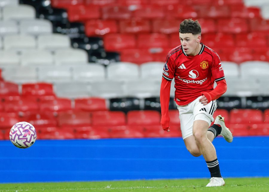 Kai, fiul lui Wayne Rooney // FOTO: Imago Images Wayne Rooney, în tribune la meciul fiului său