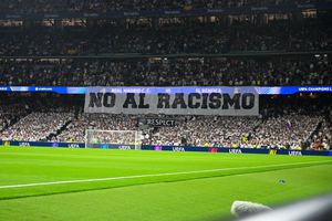 Bannerul afișat de fanii lui Real Madrid la meciul cu Benfica după scandalul din tur
