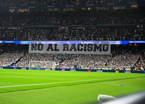 Bannerul afișat de fanii lui Real Madrid la meciul cu Benfica, după scandalul cu Vinicius din tur