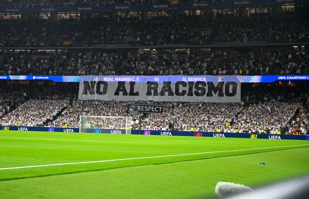 Bannerul afișat de fanii lui Real Madrid la meciul cu Benfica, după scandalul cu Vinicius din tur