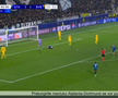 Ramy Bensebaini l-a umplut de sânge pe Lazar Samardzic în Atalanta - Borussia Dortmund // FOTO: captură Prima Sport
