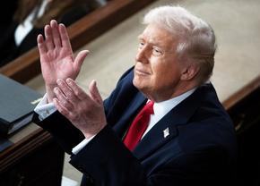 Apariție-surpriză în timpul discursului lui Donald Trump despre Starea Națiunii: „Uitați-vă la balcon, va primi Medal of Freedom!”