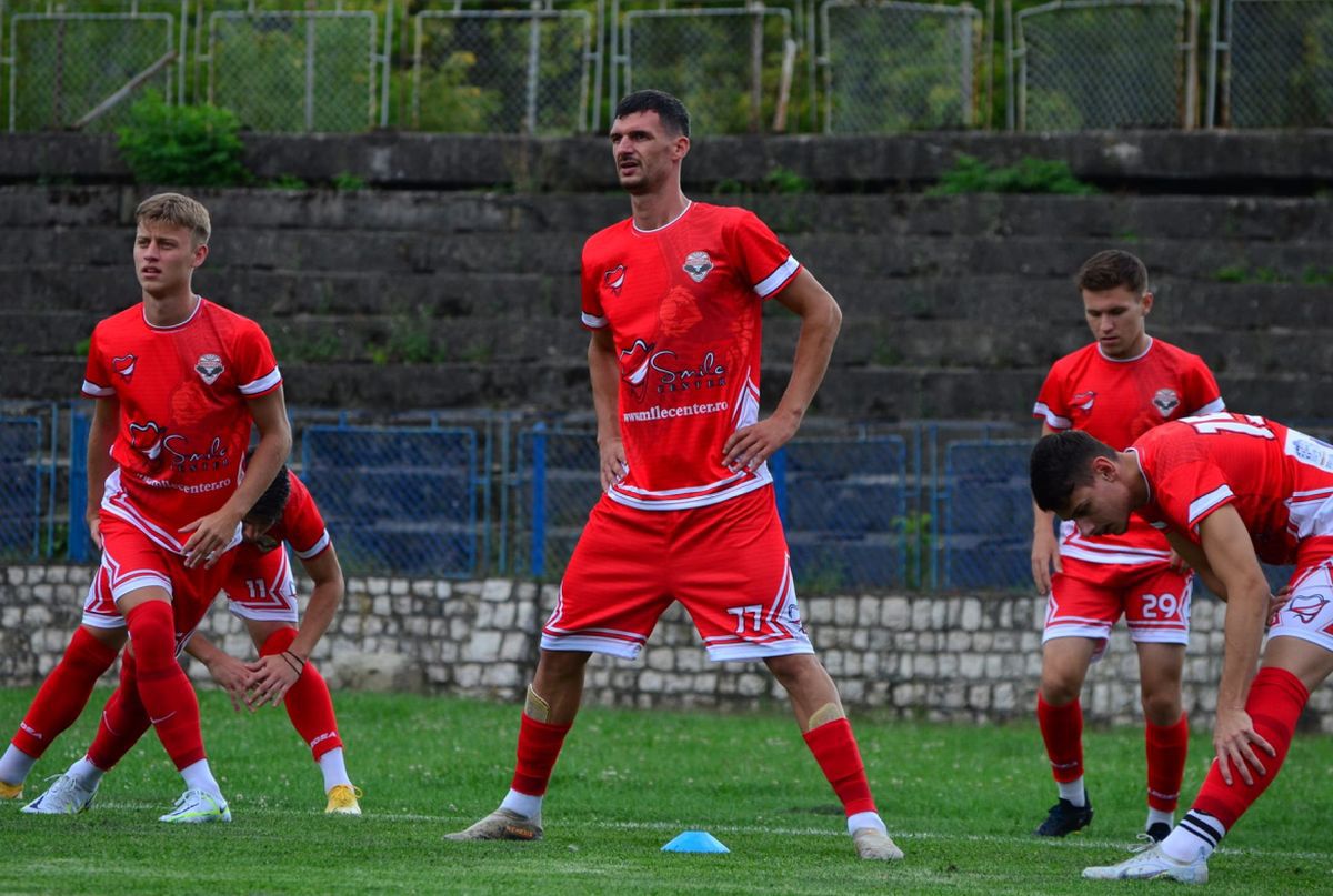 Cine e Marius Sanda, unul dintre fotbaliștii reținuți pentru blaturi la pariuri » Alungat de la club în iarnă, postac și ultras Dinamo în timpul liber