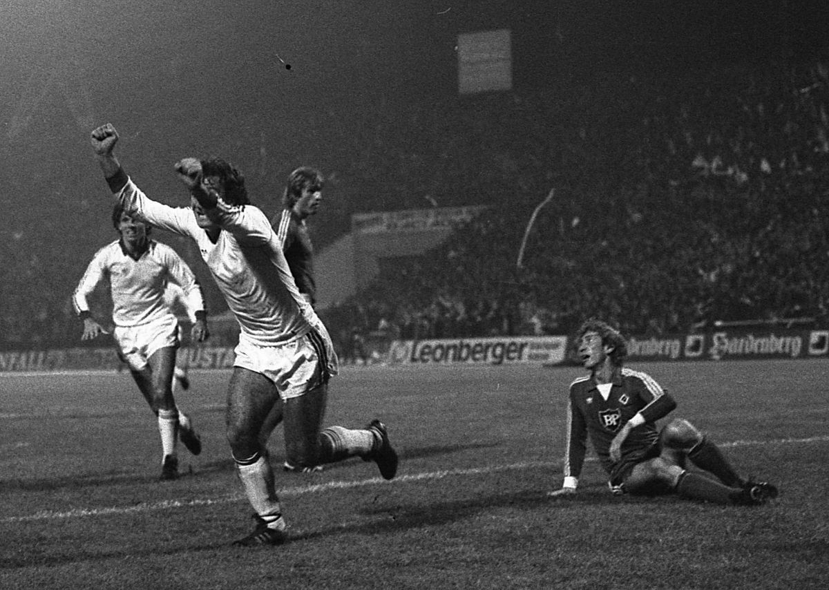 Cum au apărut marile echipe ale anilor '80 » Episodul 3: Dinamo, capodopera lui Il Luce - După Mondialul din Italia, aproape întreg lotul a fost vândut în străinătate!