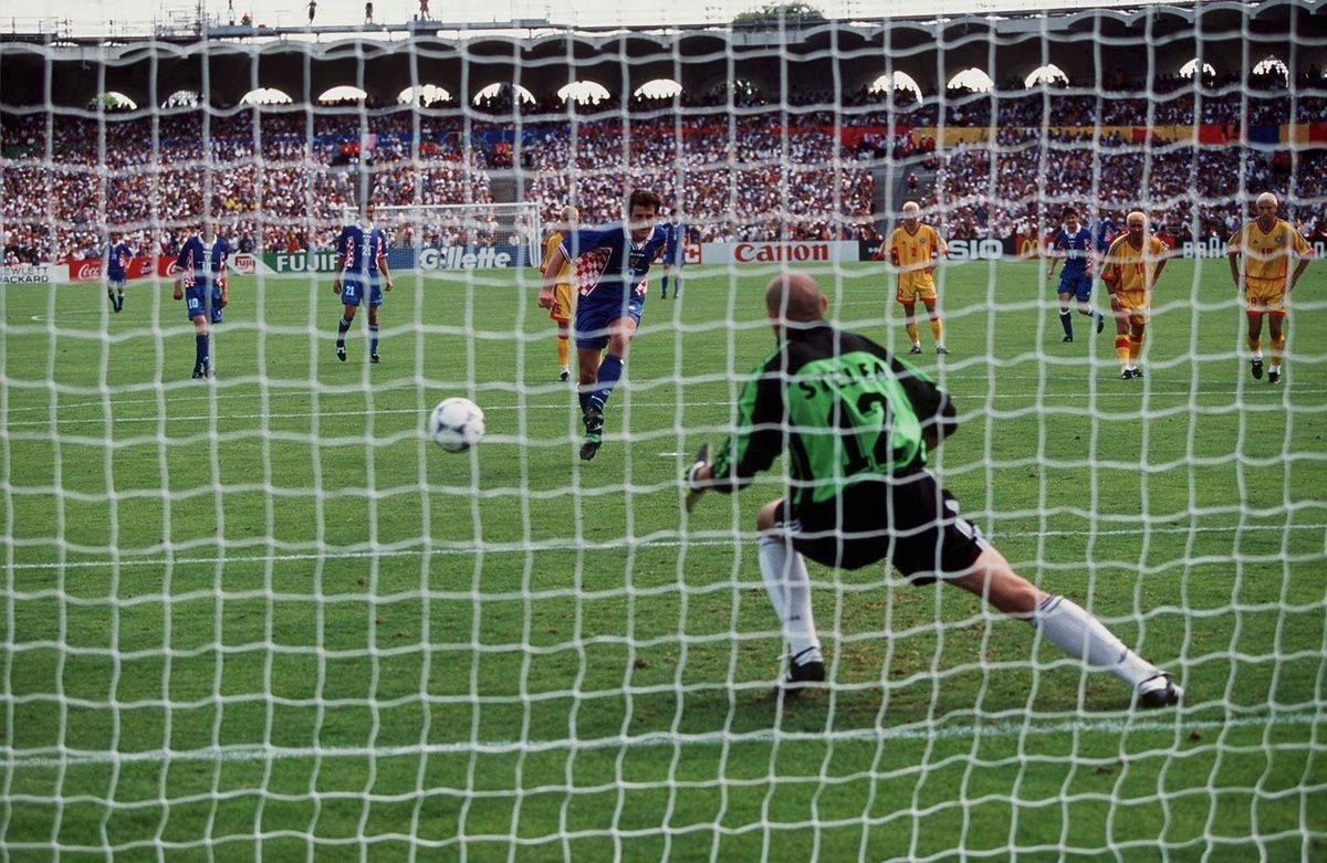 Cum s-a modificat lumea de la ultima prezență a României la un Campionat Mondial: apărea Google, primul Windows și izbucnea scandalul Clinton - Lewinsky