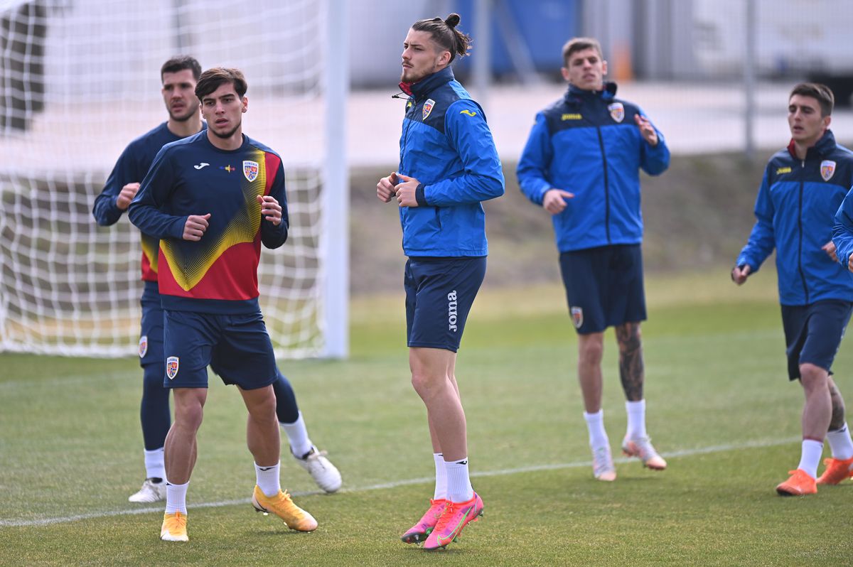 România U21, antrenament sub ochii lui Cosmin Contra: „Nu suntem o echipă slabă” » Sperietură cu unul dintre jucători