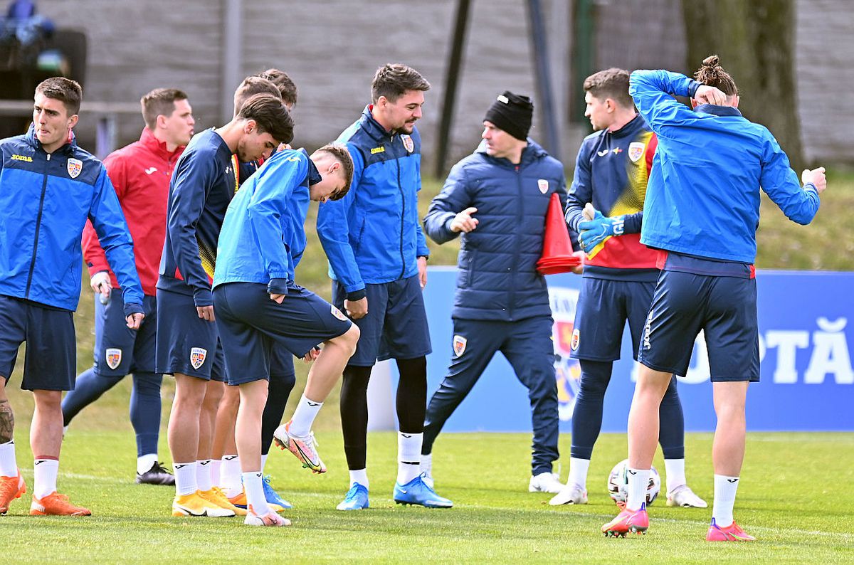 România U21, antrenament sub ochii lui Cosmin Contra: „Nu suntem o echipă slabă” » Sperietură cu unul dintre jucători