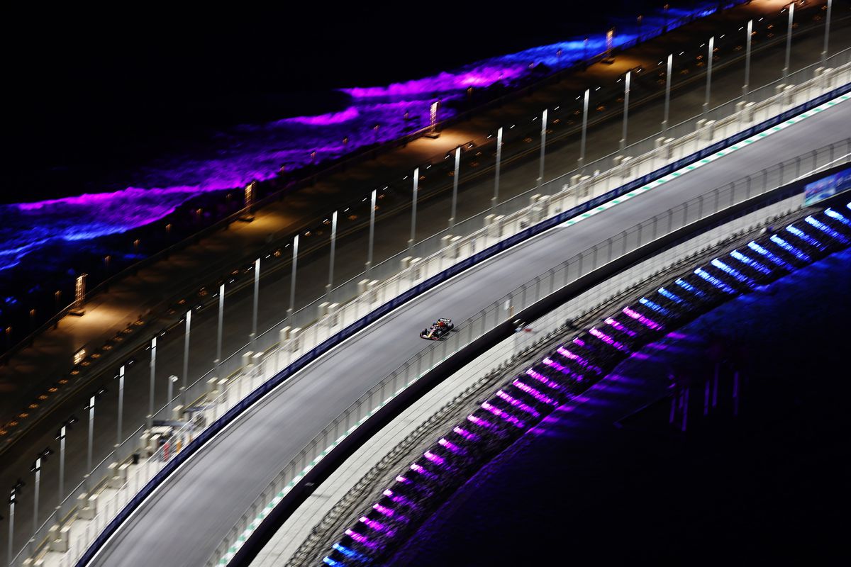 Atac cu drone la doar 10 km de circuitul de Formula 1 din Arabia Saudită » Max Verstappen: „E ceva în neregulă, simt fum”