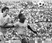 Duel fantastic în Mexic '70: Cornel Dinu versus Pele. Foto: AFP