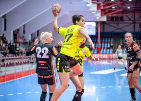 „Când băiatul avea două luni, eram disperată să joc handbal!”